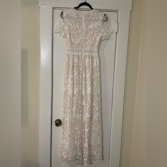 Aakaa Cream Floral Embroidered Maxi Dress size Small NWT - Picture 9 of 12